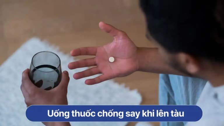Uống thuốc say sóng trước khi lên tàu